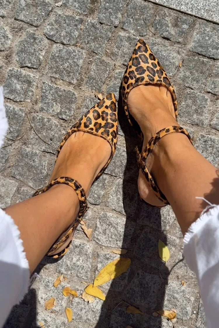 BALLET FLATS PUNTUDOS CON TIRA