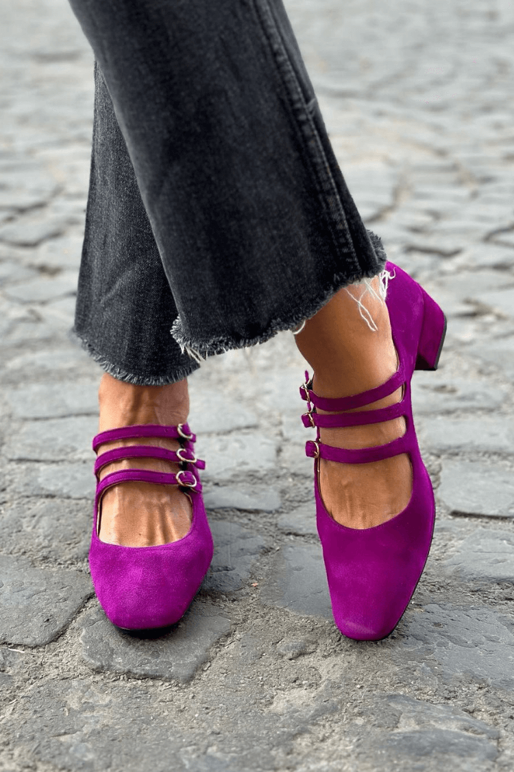 DECOLLETE CON TRES TIRAS