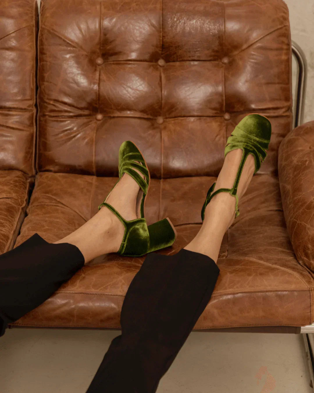ZAPATO CON T-BAR Y TACÓN ESTABLE