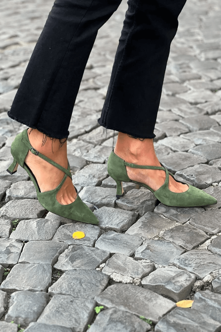DECOLLETE SLINGBACK CON TIRA DELGADA