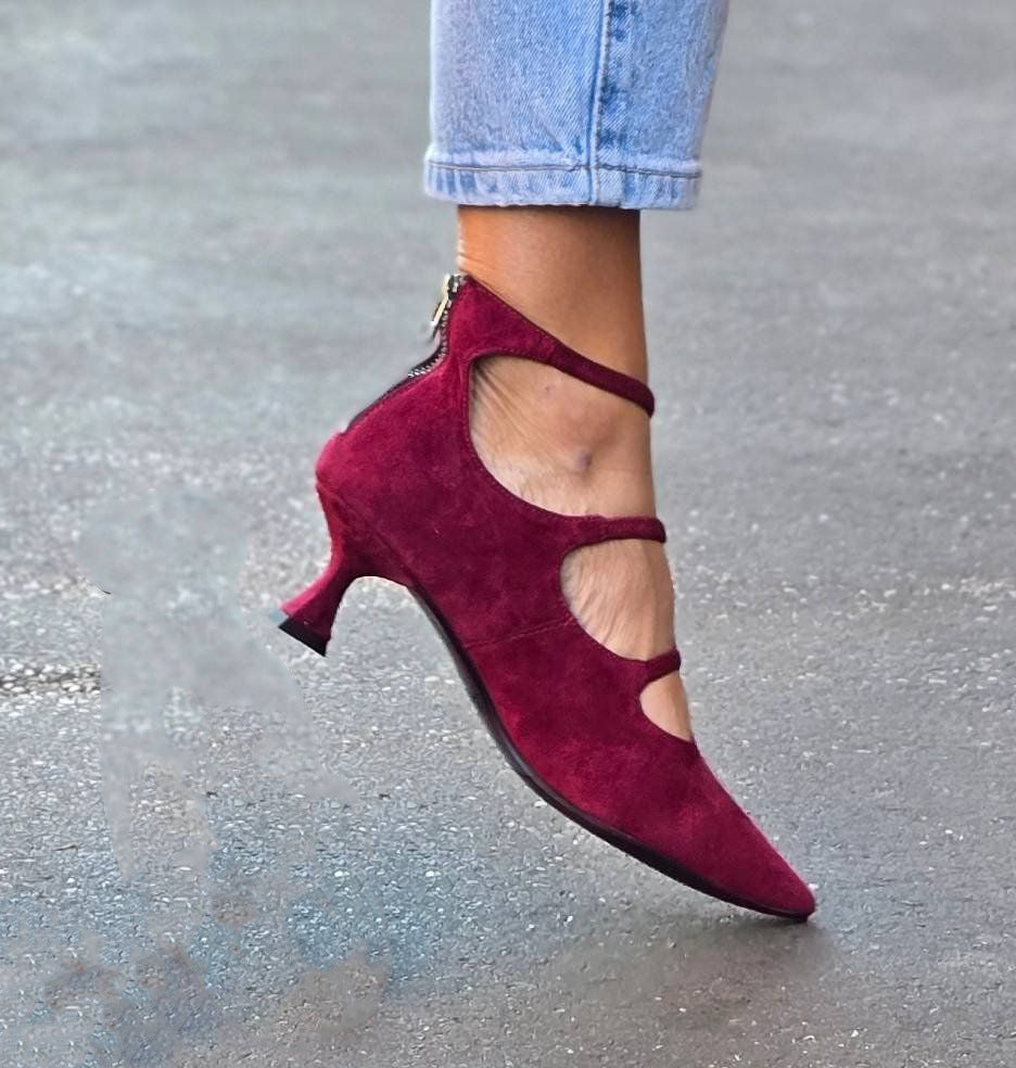 ZAPATOS DE TACÓN BAJO CON CORREAS