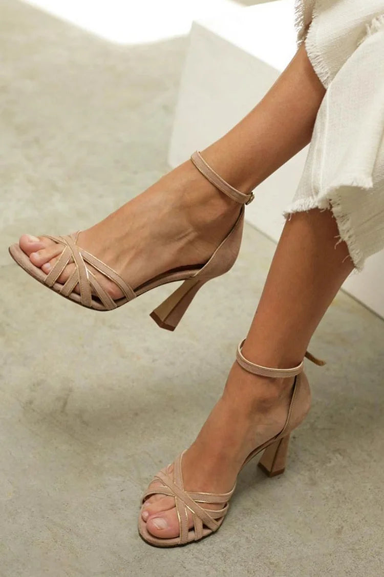 SANDALIAS DE TACÓN CUADRADO CON CORREAS