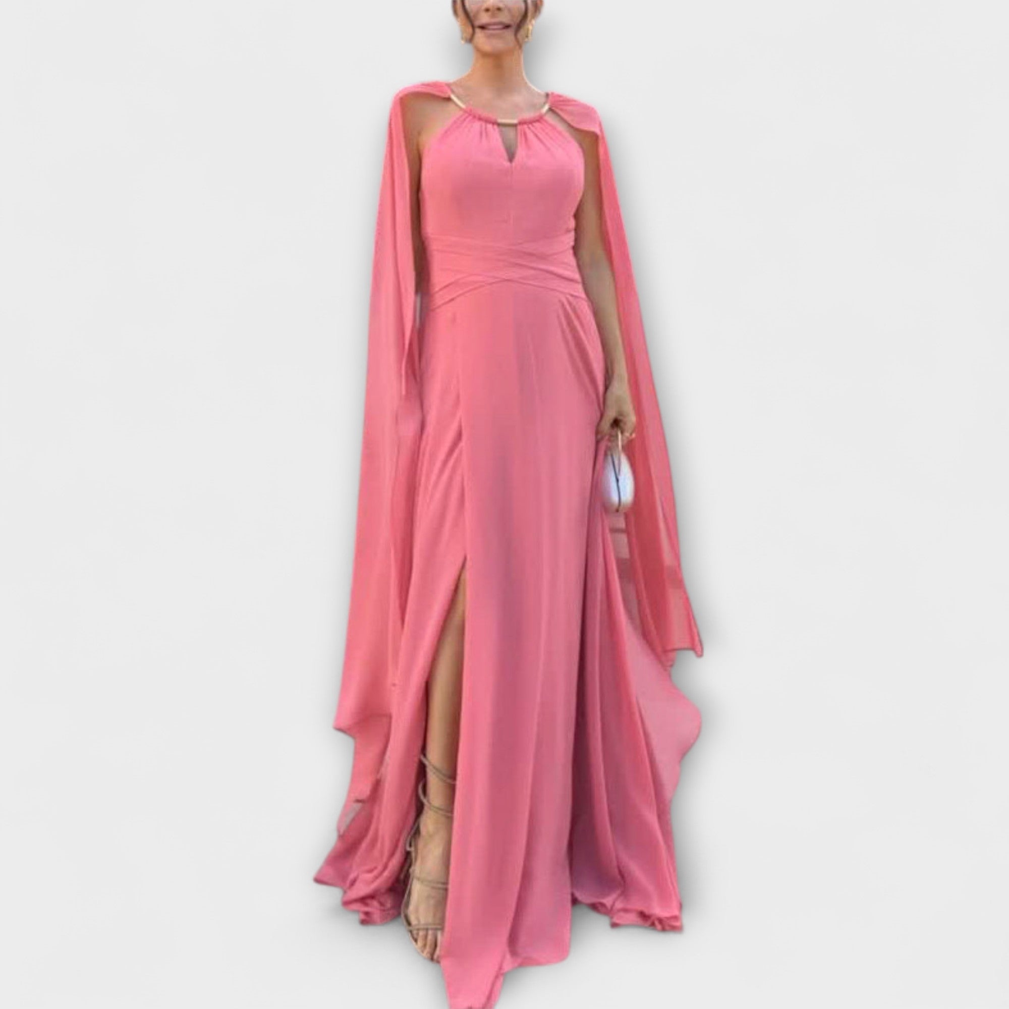 Mabel - Elegantes vestido maxi con capa y alto slit
