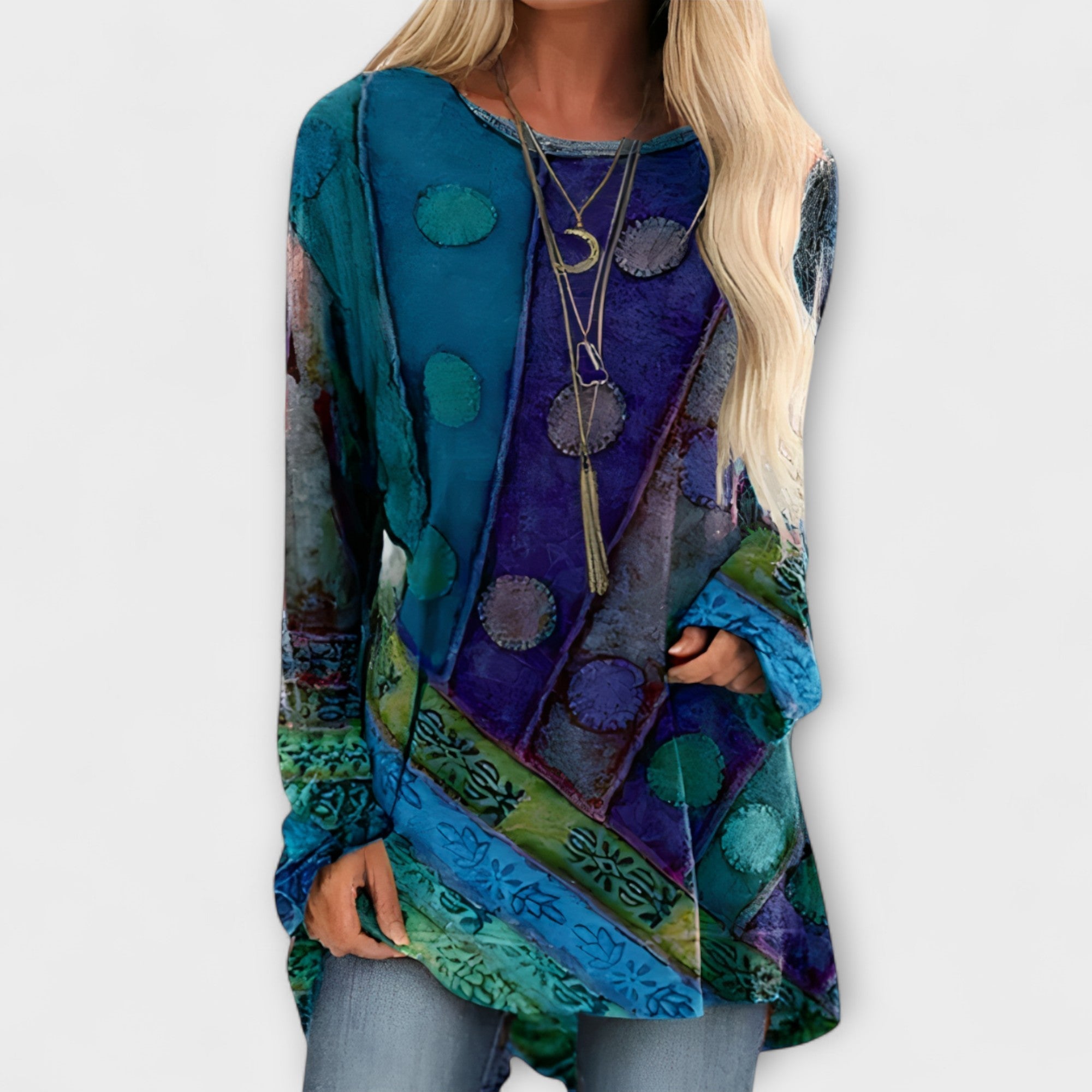 Blusa de mujer estilosa con estampado étnico