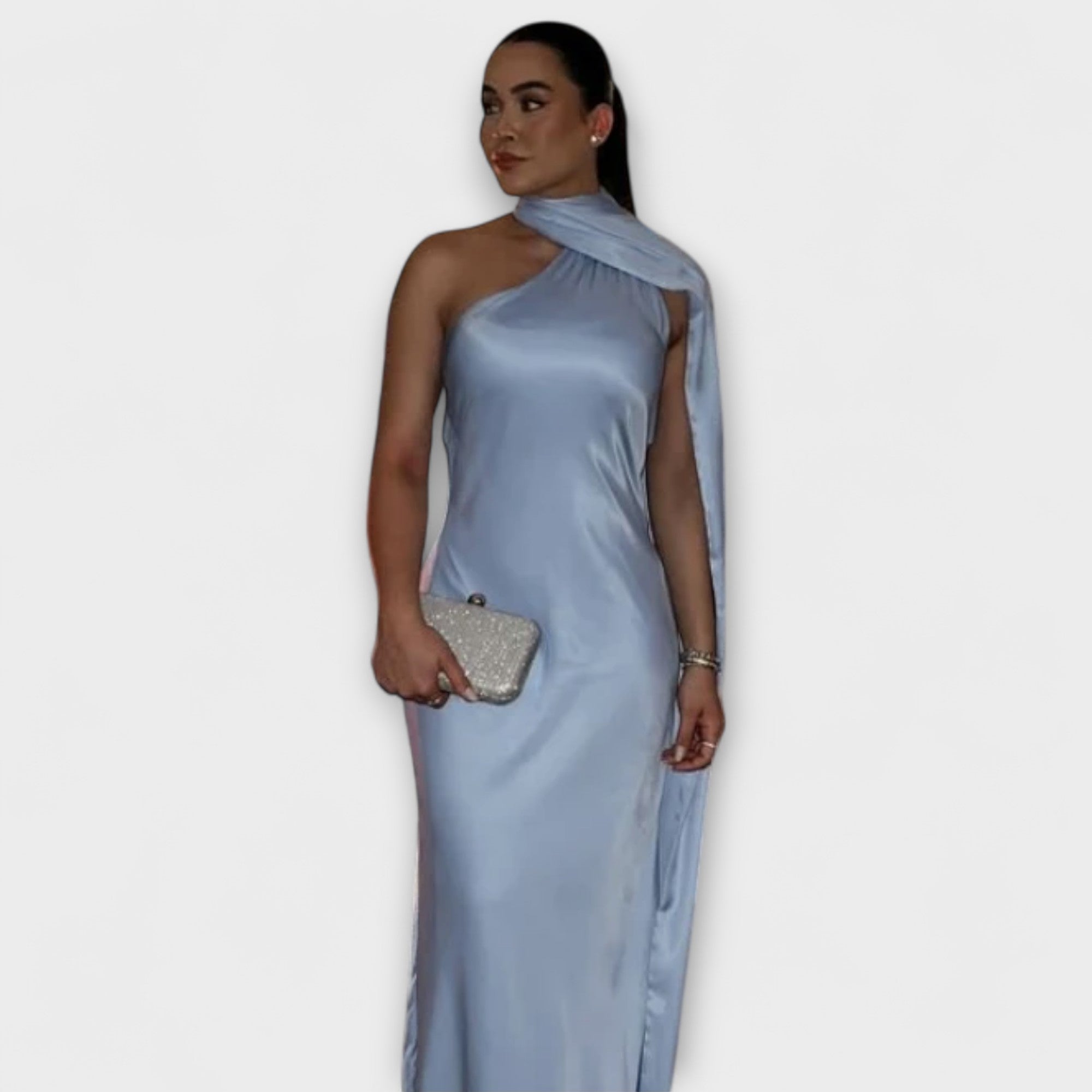 Vestido Maxi Šik con hombros al aire y atado al cuello